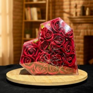 Kalp Formlu Kristal Kutuda Kırmızı Gül Aranjmanı