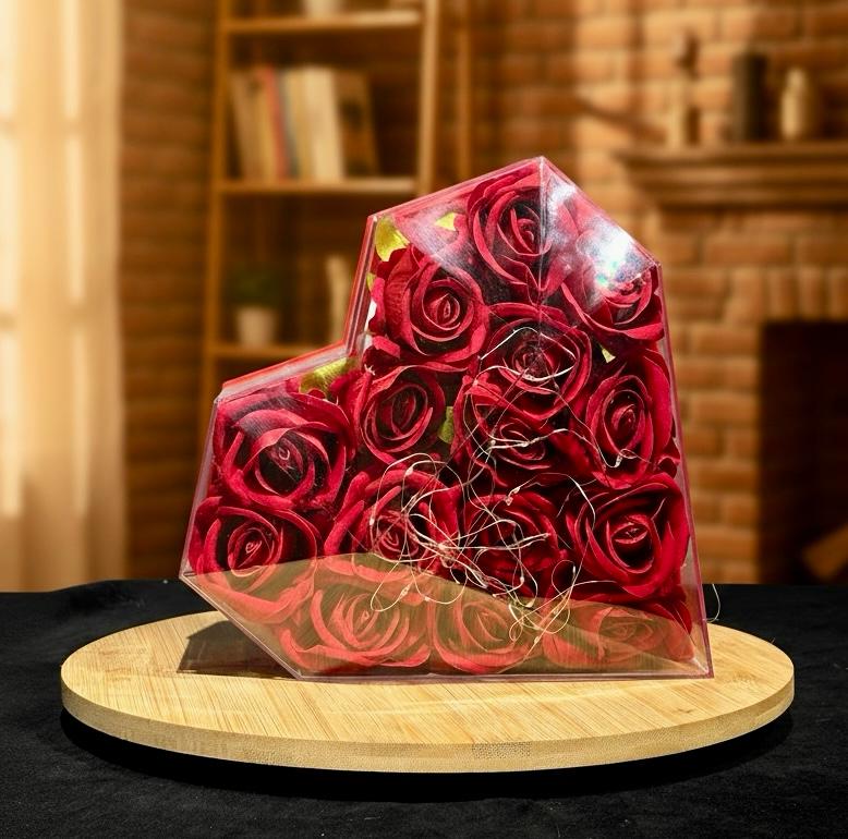 Kalp Formlu Kristal Kutuda Kırmızı Gül Aranjmanı