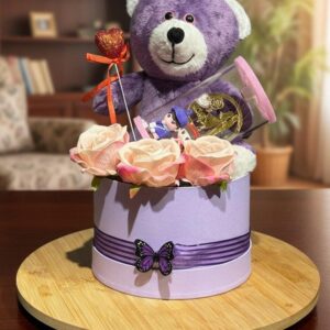 Mor Sevgi Kutusu – Peluş Ayıcık & Gül Aranjmanı