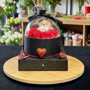 Aşk Fanusu – Ayıcık ve Kırmızı Gül Tasarım