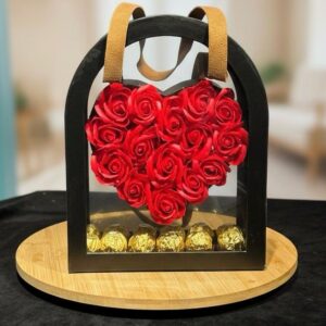 Cam Çerçeve İçinde Kırmızı Gül Buketi & Çikolata Seti