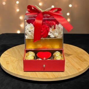 Aşk Kutusu – Gül ve Çikolata Sürpriz Seti
