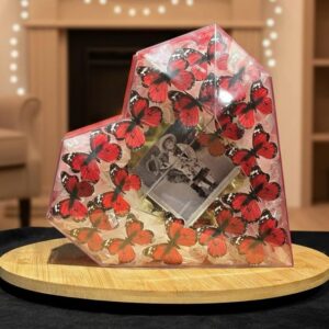 Kelebek Tasarımlı Kişiye Özel Fotoğraflı Dekoratif Kalp